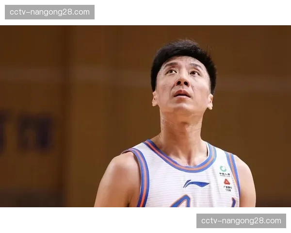 通讯:告别之战?四川队老将韩硕赛后绕场致意,泪洒赛场 通讯:告别之战?四川队老将韩硕赛后绕场致意,泪洒赛场